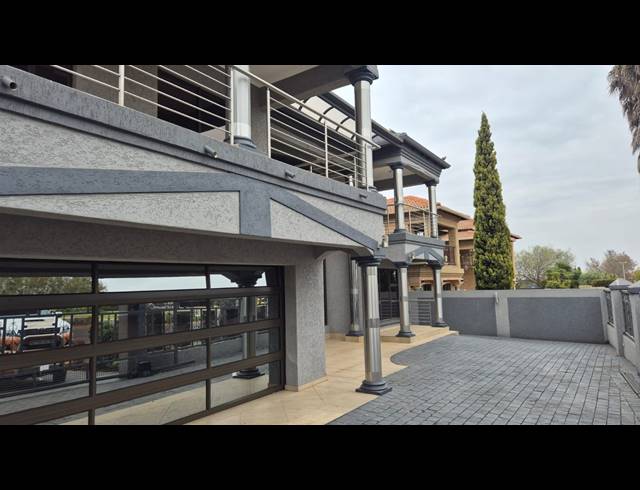 5 BEDROOM HOUSE FOR SALE IN HELDERWYK